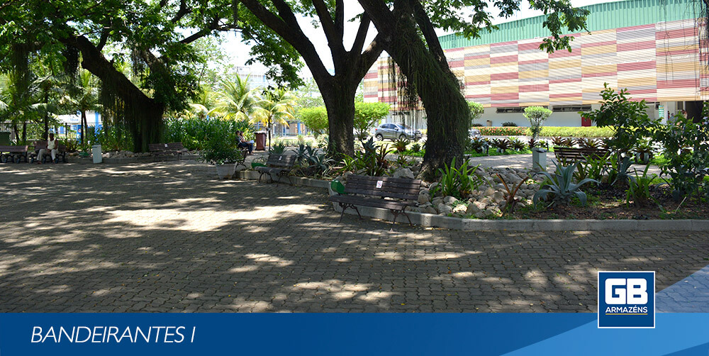 GBArmazéns Imagem pátio arborizado e bancos Bandeirantes I