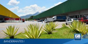 GBArmazéns Imagem pátio fachadas caminhões Bandeirantes I