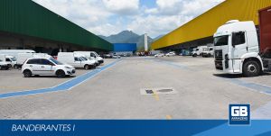 GBArmazéns Imagem pátio fachadas caminhões Bandeirantes I