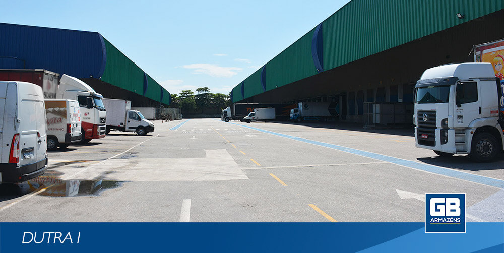 GBArmazéns Imagem pátio caminhoões DUTRA I
